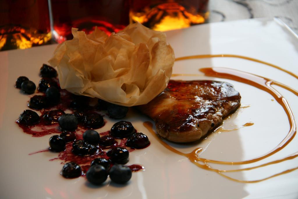 Logis Au Canard Gourmand Samatan Exteriör bild
